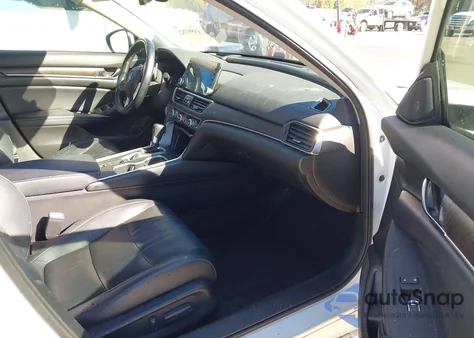 2018 Honda Accord Touring z USA, uszkodzony, nr VIN 1HGCV1F9XJA067423